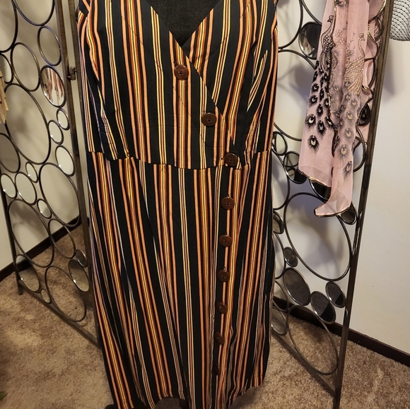 Sleeveless striped midi dress - Picture 2 of 6
